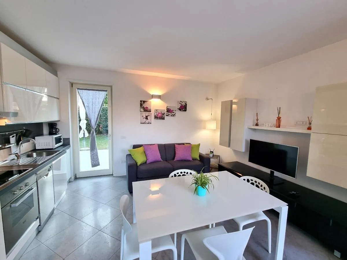 Profumo Di Rosa Desenzano Apartment Desenzano del Garda