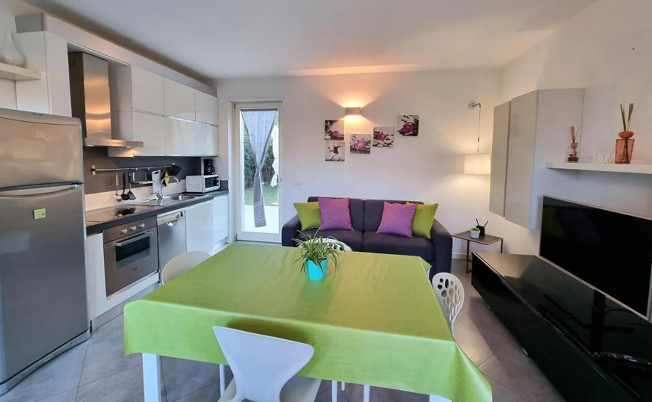 Profumo Di Rosa Desenzano Apartment Desenzano del Garda 0*,  Italy