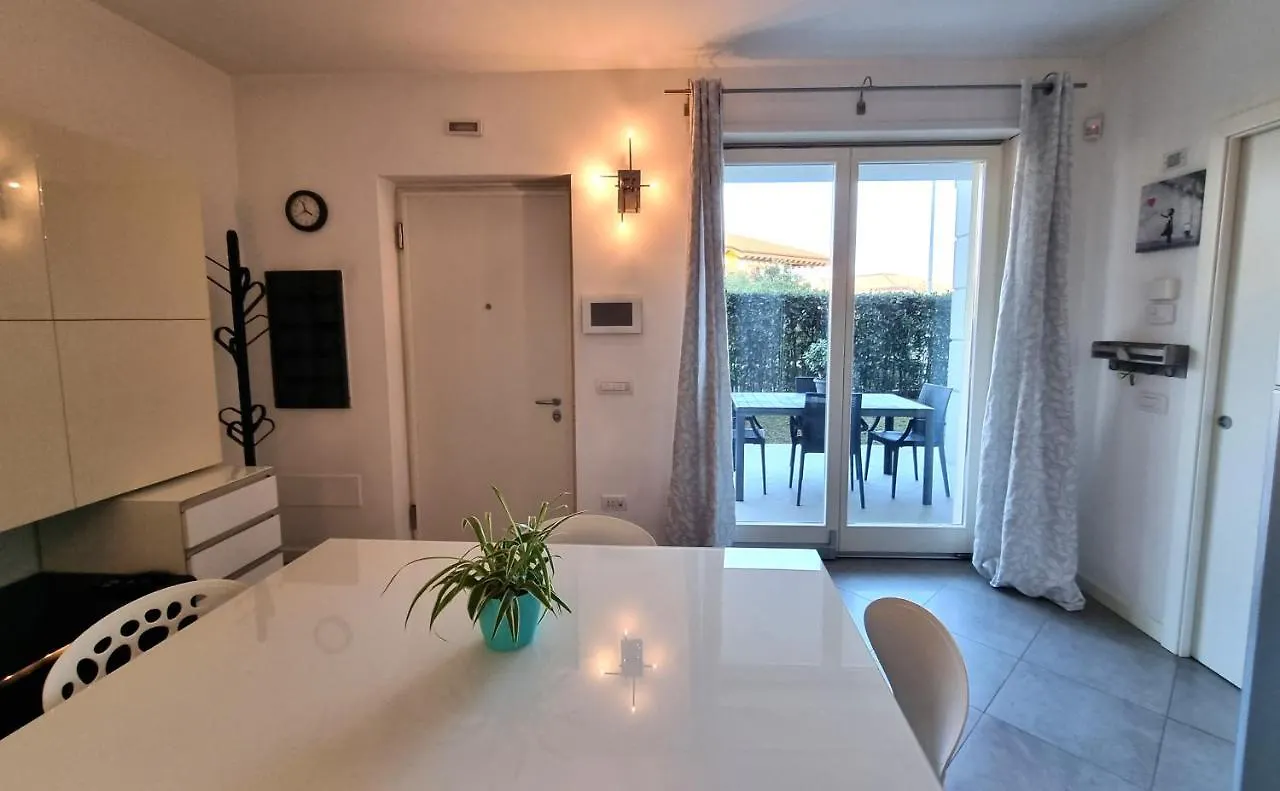 Profumo Di Rosa Desenzano Apartment Desenzano del Garda