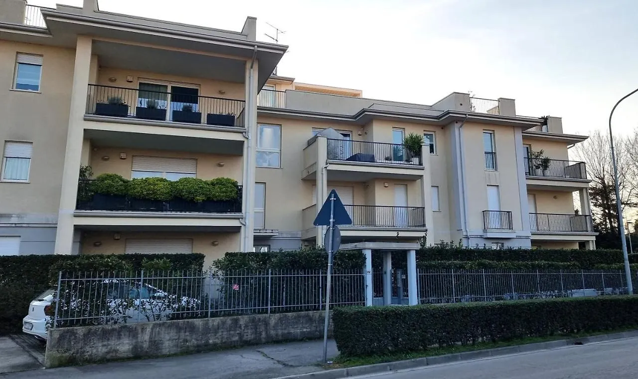 Profumo Di Rosa Desenzano Apartment Desenzano del Garda