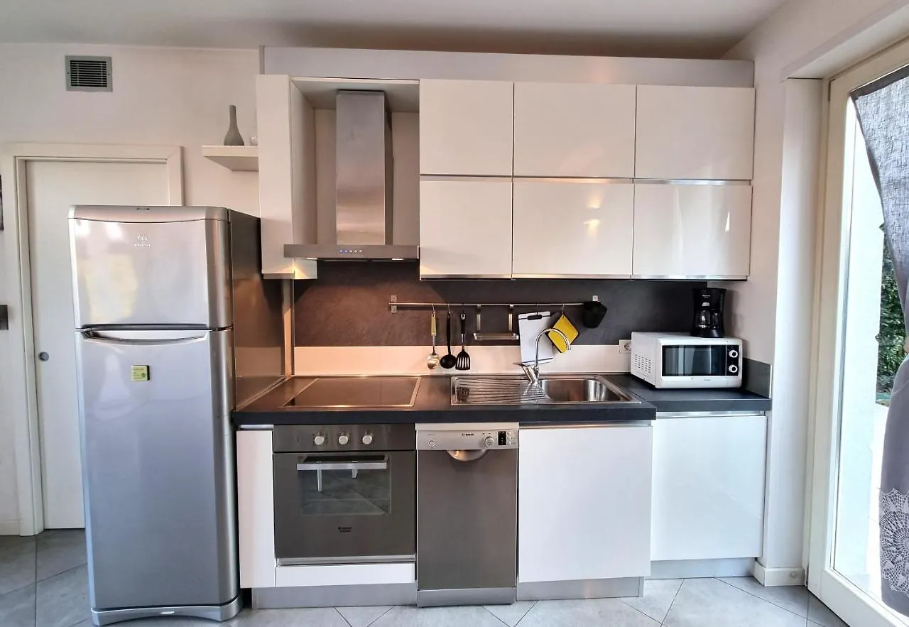 Profumo Di Rosa Desenzano Apartment Desenzano del Garda Italy